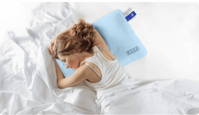 Woman sleeping on Nitetronic F1 Floating Pillow with air-water technology for ultimate comfort and support.